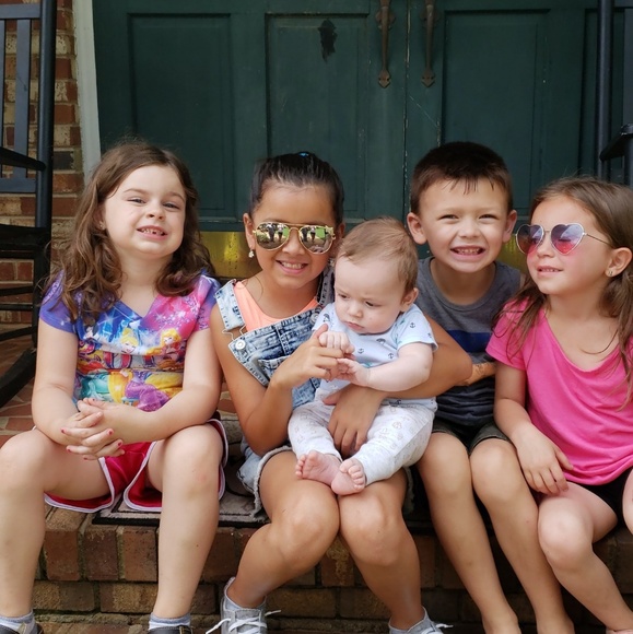 Meet your Posher, Kayla *posh ambassador * - Picture 4 of 8